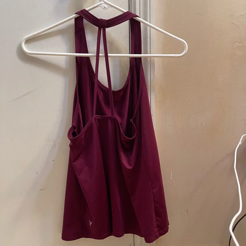 BURGENDY WORKOUT TOP - Picture 4 of 4